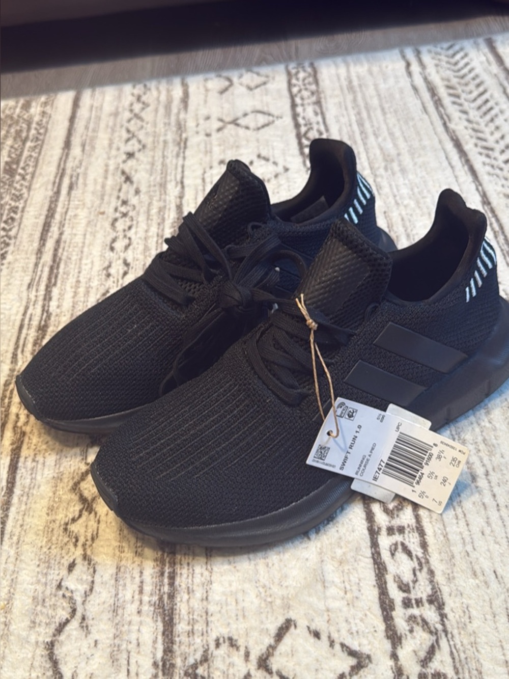 Swift Run 1.0 adidas Black Knit Low-Top Sneakers 

Brand New Mens 5.5  Womens 7